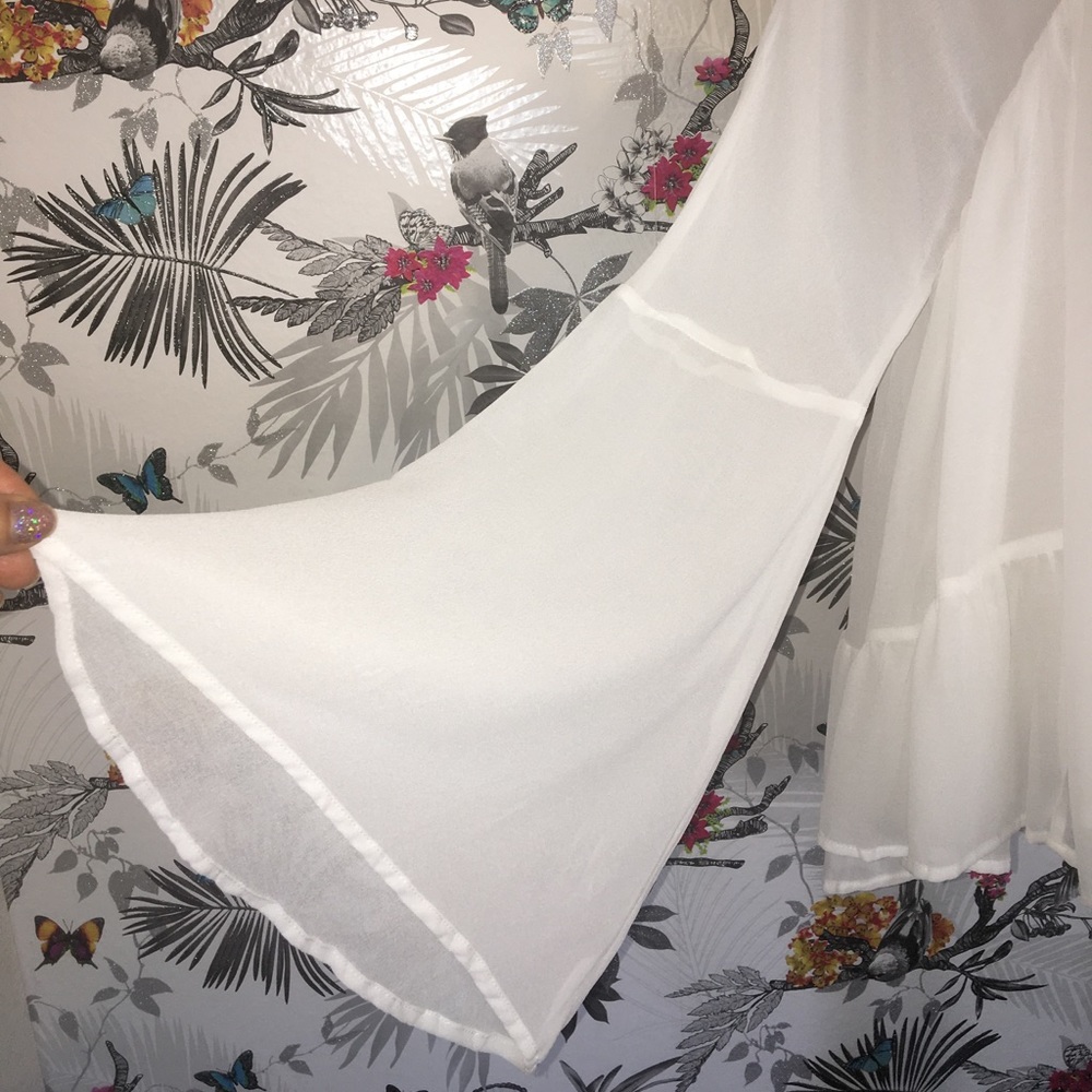 Hazel NWOT white princess/fairy flowy blouse🦋